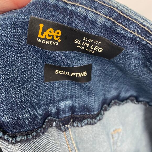 Lee Jeans Women’s 28W Long Elastic Waist Slim Leg Slightly Distressed - Picture 6 of 10